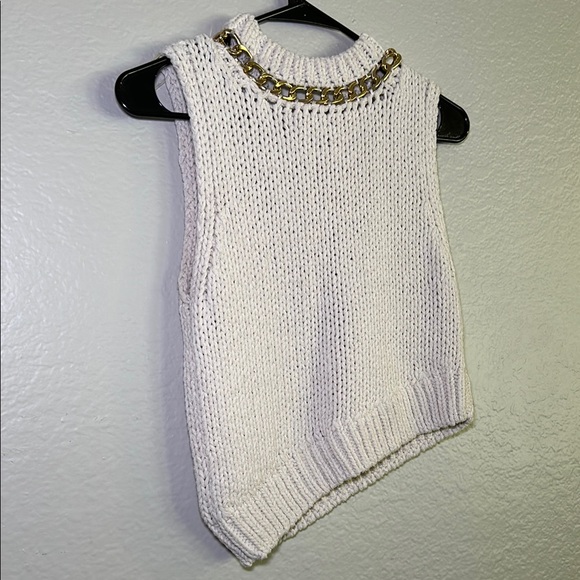 Chain Embellished Knit Sleeveless Top - Picture 5 of 7